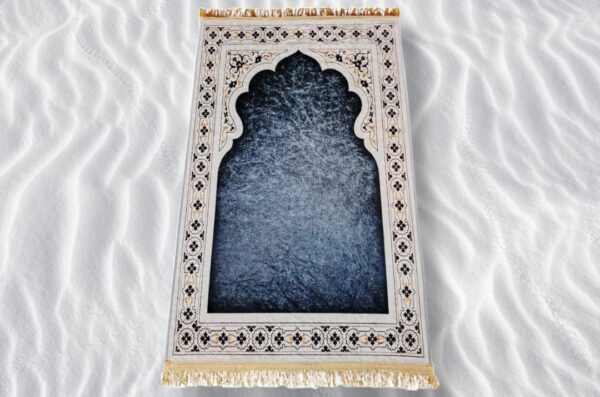 Prayer Mats (Sajjadah) - Image 30